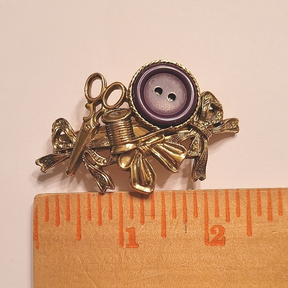 Vintage - Gold Sewing Kit Barette - Picture 2 of 3